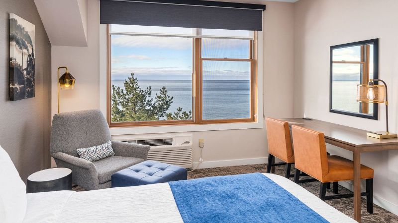 Grand Superior Lodge, room with private jacuzzi, photo 4