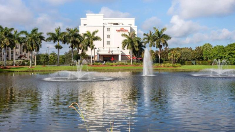 Hawthorn Suites by Wyndham West Palm Beach, room with private jacuzzi, photo 8