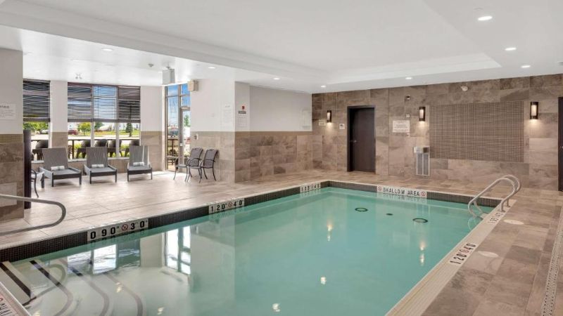 Hilton Garden Inn Toronto/Brampton, room with private jacuzzi, photo 7