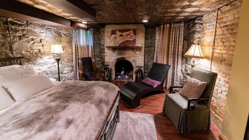 Historic Webster House Bed and Breakfast, room with private jacuzzi, photo 5