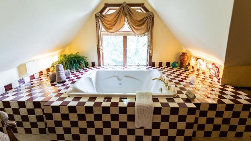 Historic Webster House Bed and Breakfast, room with private jacuzzi, photo 2