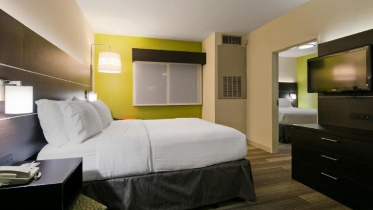 Holiday Inn Express & Suites Everett By IHG