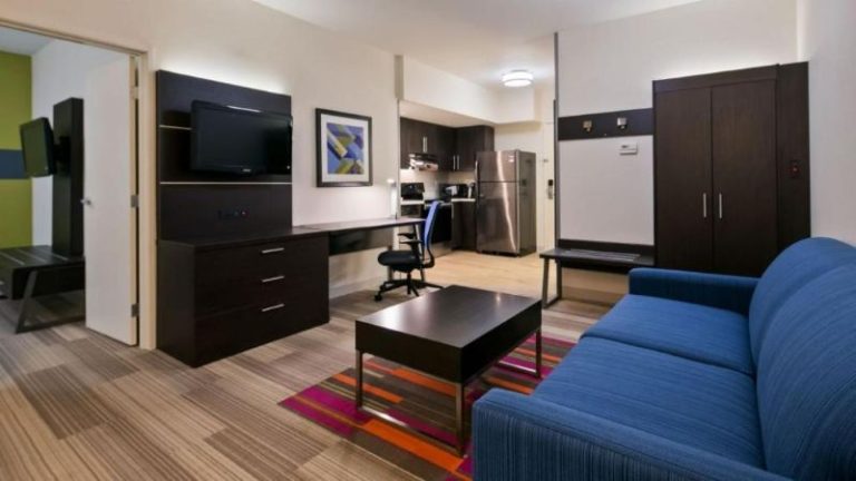 Holiday Inn Express & Suites Everett By IHG