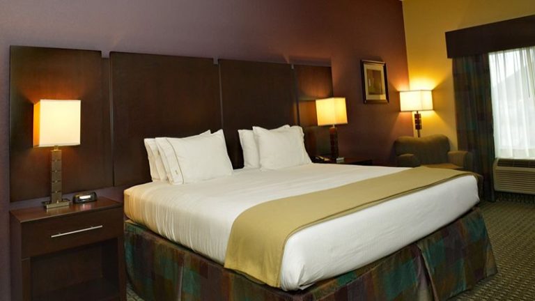 Holiday Inn Express & Suites Baton Rouge North By IHG