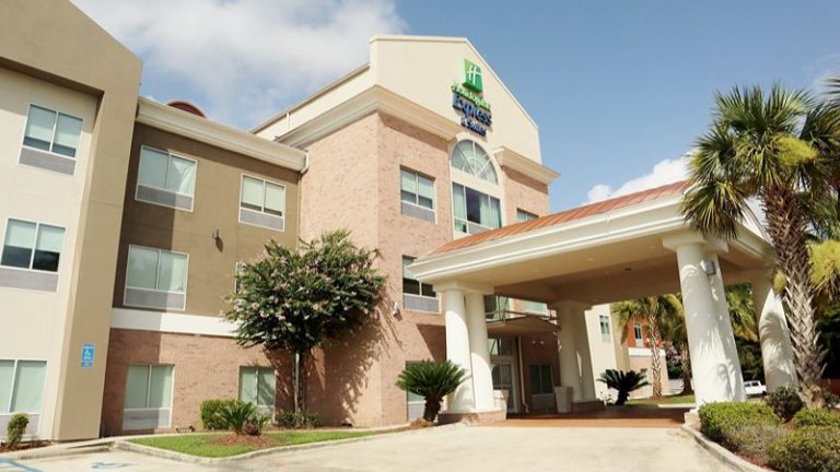 Holiday Inn Express & Suites Baton Rouge North By IHG
