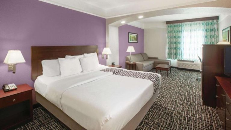La Quinta Inn & Suites by Wyndham Mansfield TX