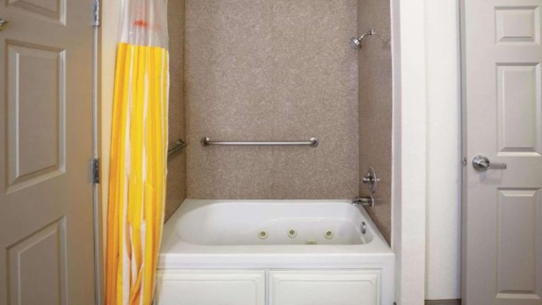 La Quinta Inn & Suites by Wyndham Mansfield TX