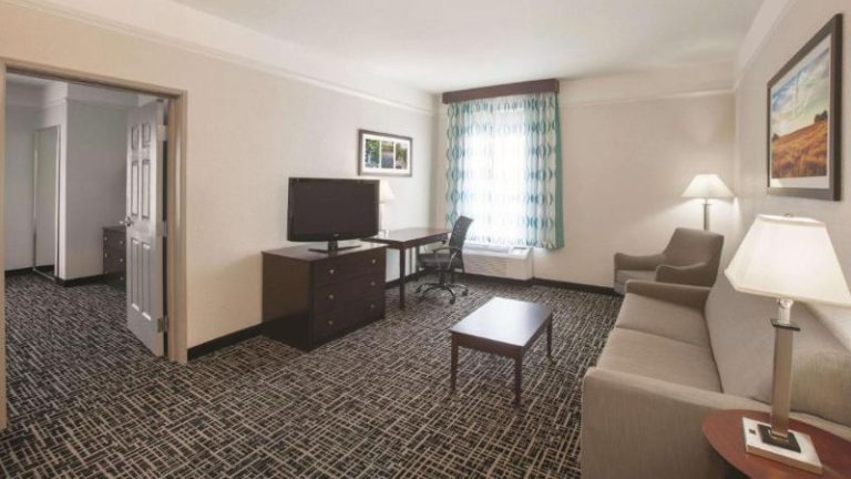 La Quinta Inn & Suites by Wyndham Mansfield TX