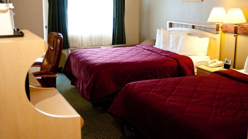 Lamplighter Inn & Suites, room with private jacuzzi, photo 3