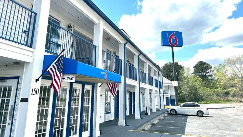 Motel 6 Macon GA I-475, room with private jacuzzi, photo 2