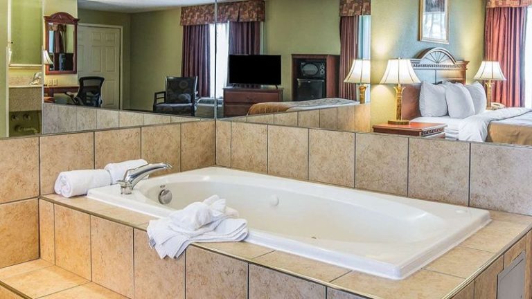 Quality Inn & Suites Ann Arbor Hwy 23