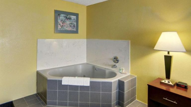Quality Inn & Suites Grand Prairie South