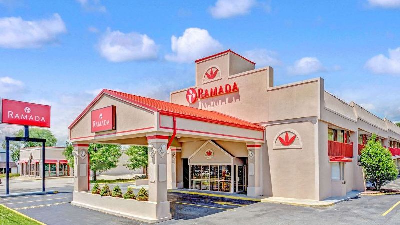 Ramada by Wyndham Baltimore West, room with private jacuzzi, photo 6