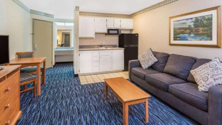 Ramada by Wyndham Kent Seattle Area