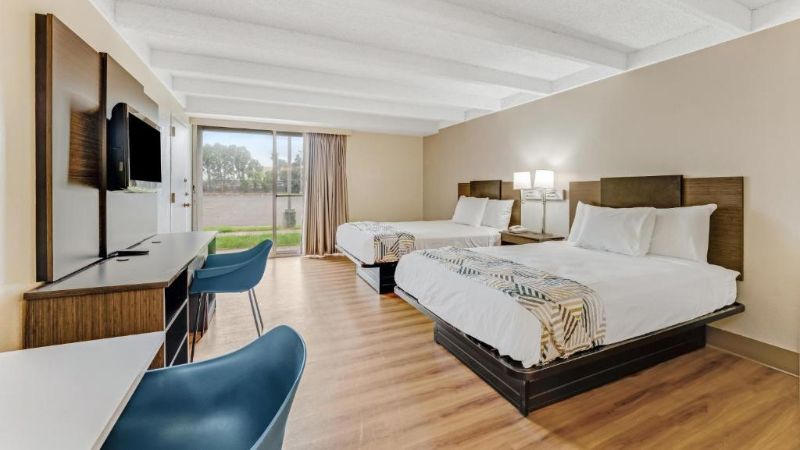 Red Carpet Inn & Suites – Northeast Philadelphia, room with private jacuzzi, photo 3