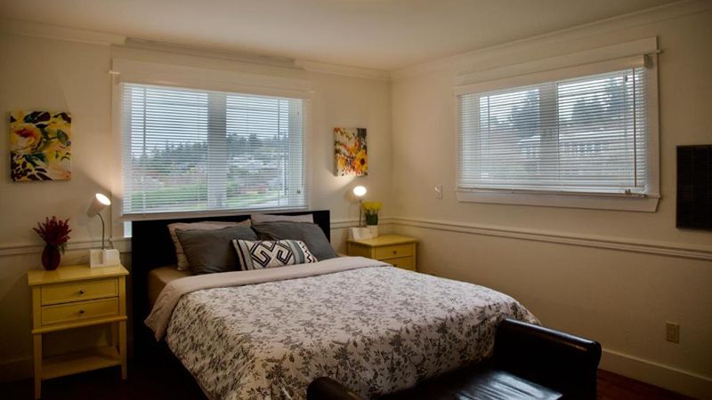 Scenic Lake View Home, room with private jacuzzi, photo 3