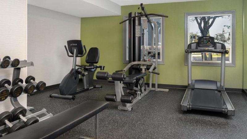 Spark by Hilton Toronto Mississauga, room with private jacuzzi, photo 6