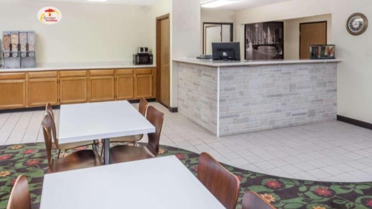 Super 8 by Wyndham Pekin / Peoria Area