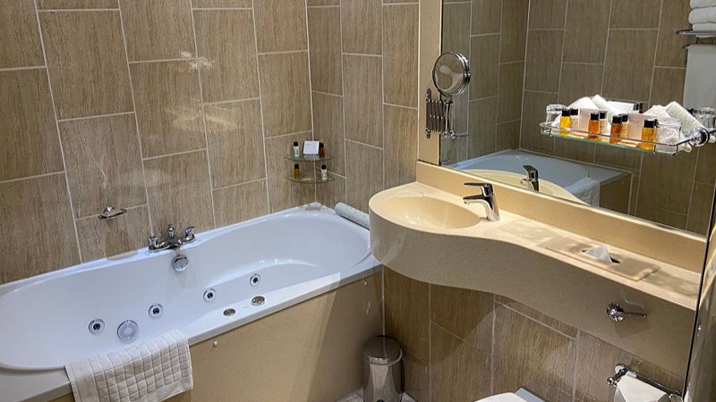The Liner Hotel, room with private jacuzzi, photo 1