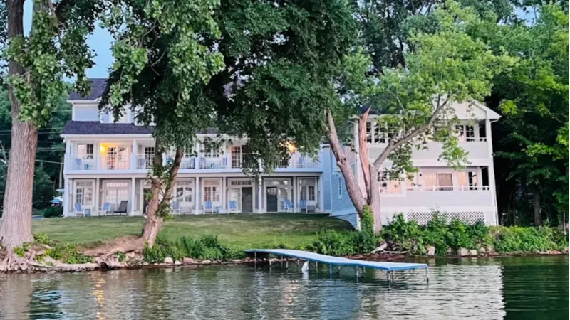 The Sand Hill Inn, room with private jacuzzi, photo 7
