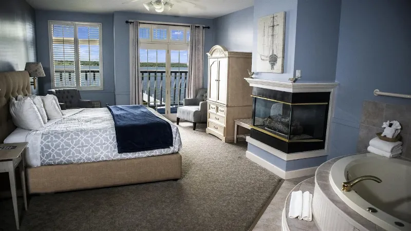 The Sand Hill Inn, room with private jacuzzi, photo 2
