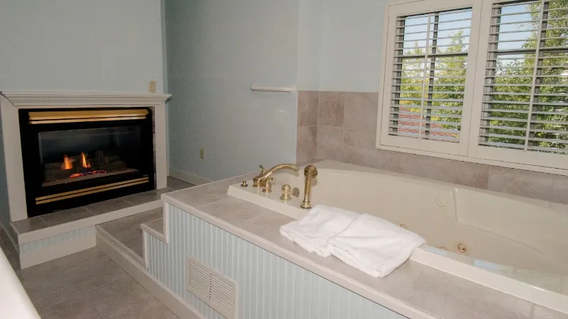 The Sand Hill Inn, room with private jacuzzi, photo 3