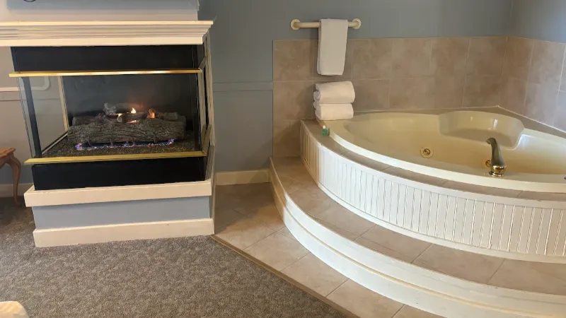 The Sand Hill Inn, room with private jacuzzi, photo 1