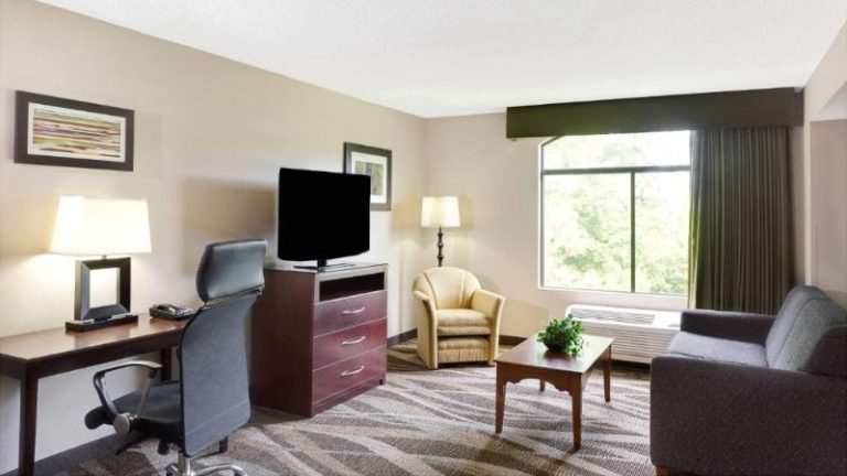 Wingate By Wyndham Raleigh Durham / Airport