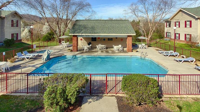 All Season Suites Pigeon Forge, room with private jacuzzi, photo 6
