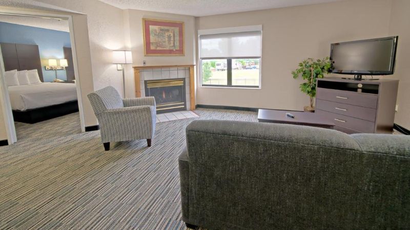 All Season Suites Pigeon Forge, room with private jacuzzi, photo 4