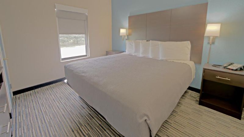 All Season Suites Pigeon Forge, room with private jacuzzi, photo 2