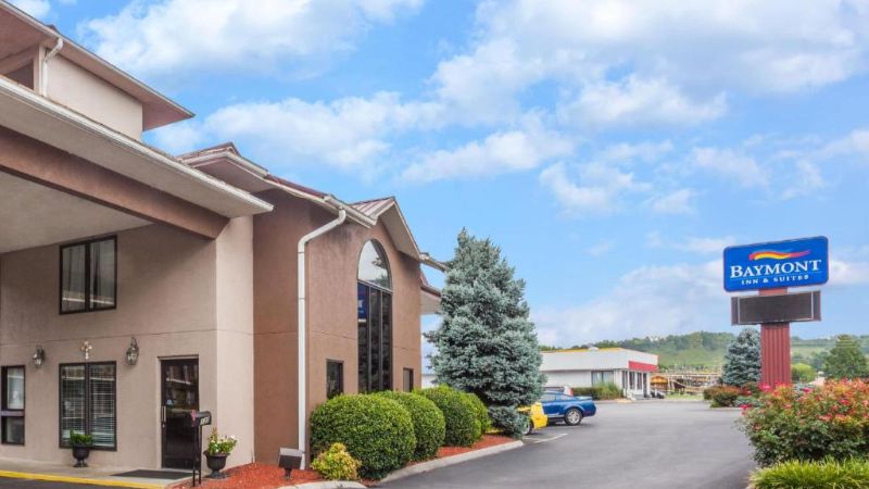 Baymont by Wyndham Pigeon Forge, room with private jacuzzi, photo 7