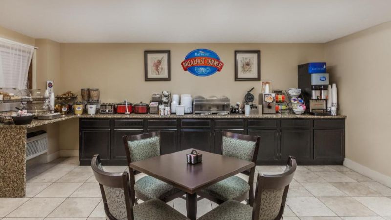 Baymont by Wyndham Pigeon Forge, room with private jacuzzi, photo 5