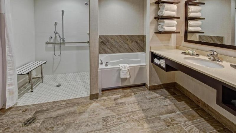Black Fox Lodge Pigeon Forge, Tapestry Collection by Hilton, room with private jacuzzi, photo 2