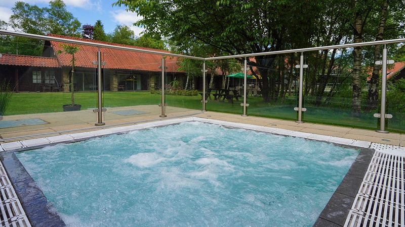 Chevin Country Park Hotel & Spa, room with private jacuzzi, photo 6