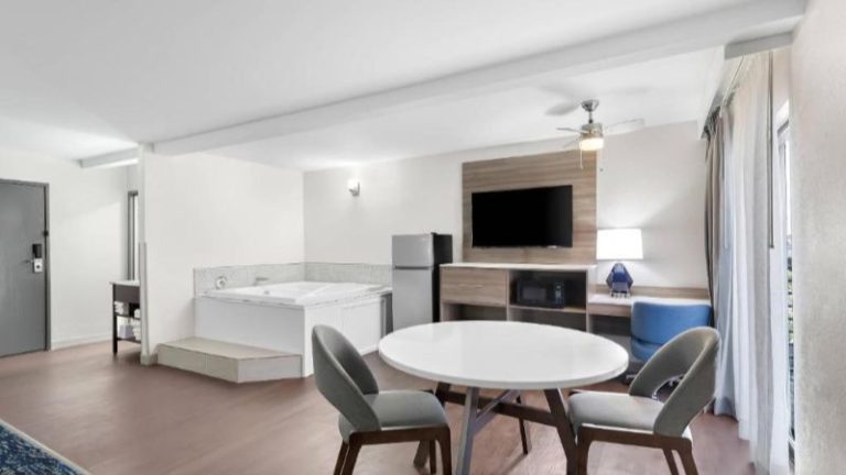 Clarion Pointe Shreveport