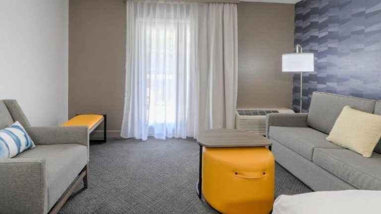 Comfort Inn & Suites at Dollywood Lane