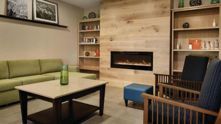 Country Inn & Suites by Radisson, Coralville, IA