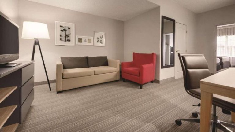 Country Inn & Suites by Radisson, Coralville, IA