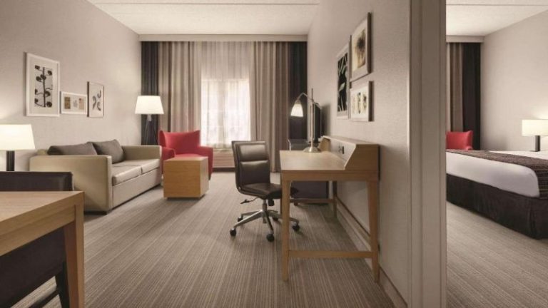 Country Inn & Suites by Radisson, Coralville, IA