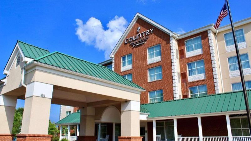 Country Inn & Suites by Radisson, Fredericksburg, VA, room with private jacuzzi, photo 7