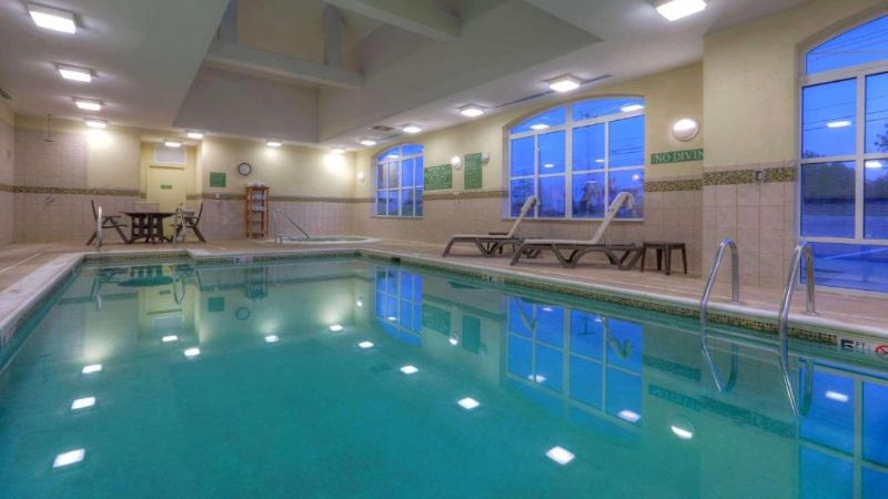 Country Inn & Suites by Radisson, Fredericksburg, VA, room with private jacuzzi, photo 6