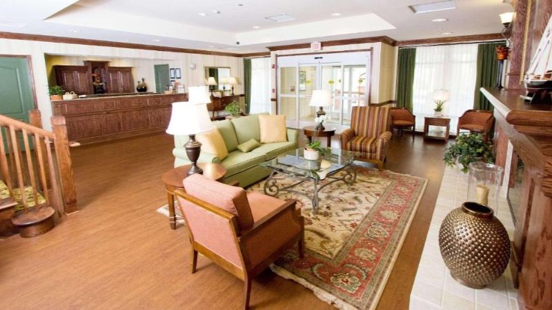 Country Inn & Suites by Radisson, Fredericksburg, VA, room with private jacuzzi, photo 4