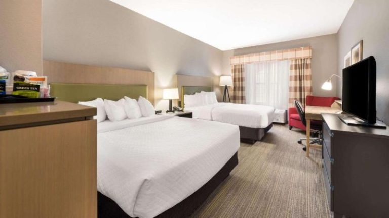 Country Inn & Suites by Radisson, Freeport, IL