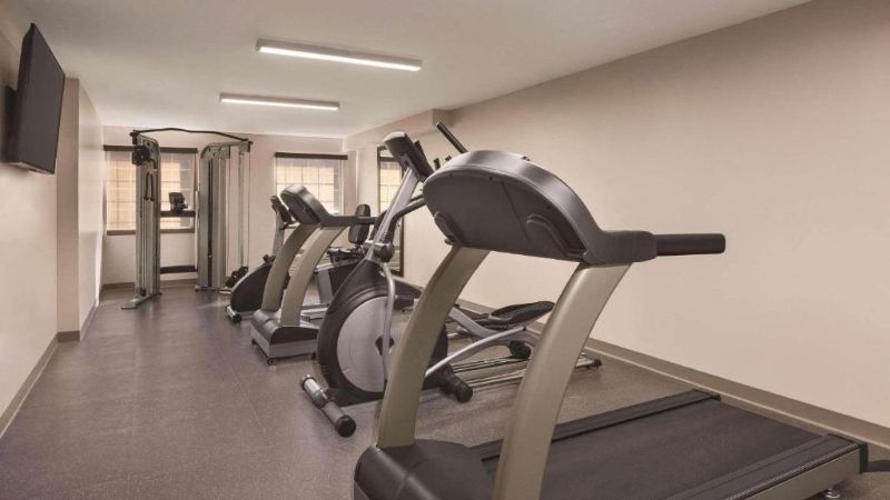 Country Inn & Suites by Radisson, Pigeon Forge South, TN, room with private jacuzzi, photo 8