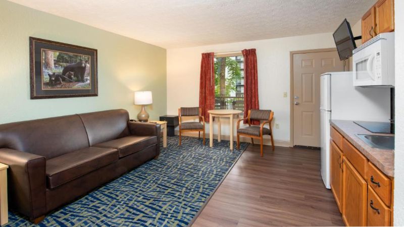Creekstone Inn, room with private jacuzzi, photo 3