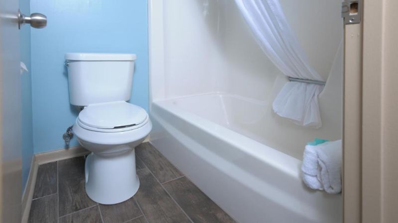Creekstone Inn, room with private jacuzzi, photo 4