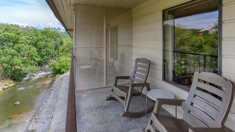 Creekstone Inn, room with private jacuzzi, photo 5