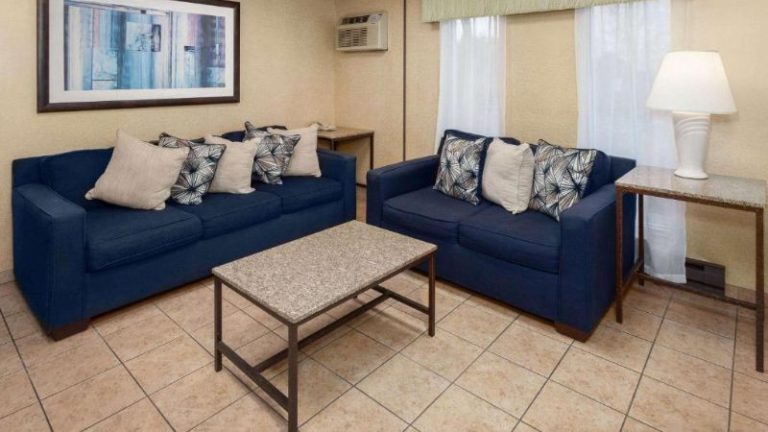 Days Inn by Wyndham Rockford I-90 Casino District