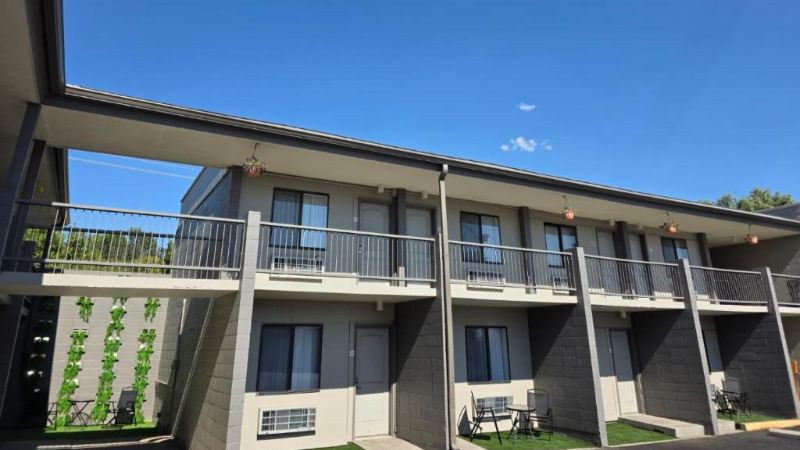 FairBridge Inn Express Billings, room with private jacuzzi, photo 7
